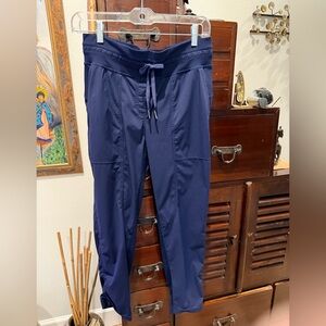 Lululemon Athletica Women’s Navy Dance Studio Pant.
